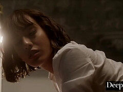 Braunhaarige, Hundestellung, Weibliche domination, Absätze, Interrassisch, Rasiert, Lehrer, Titten