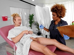 Grosser schwanz, Blasen, Arzt, Hundestellung, Handjob, Interrassisch, Muschi, Tanga