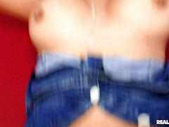 Tussi, Kleid, Absätze, Latina, Masturbation, Öl, Tätowierung, Vibrator