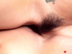 Blondine, Tschechisch, Behaart, Lesbisch, Masturbation, Zierlich, Piercing, Muschi