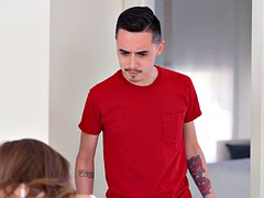 Grote lul, Bruinharig, Kwartet, Handbeurt, Likken, Masturbatie, Moeder die ik wil neuken, Tatoeage