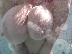 アナル, デカ尻, デカパイ, ビキニ, 巨乳な, 足, アウトドア, タトゥー