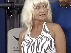素人, アナル, フェラチオ, 顔射, ドイツ人, お婆さん, ジム, 筋肉