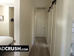 18, アジア人, イく瞬間, 爸, 指いじり, なめる, ハメ撮り, 禁句