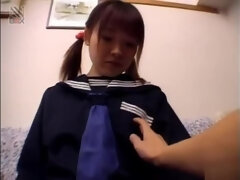 Schoolgirl Manami Yuuki gets cum in her mouth