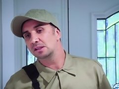 Gros seins, Sucer une bite, Brunette brune, En levrette, Seins naturels, Pov, Plan cul à trois, Épouse