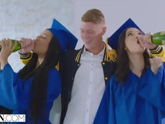 Язык в попке, Черные, Минет, Кончили внутрь, Секс без цензуры, Порнозвезда, Наездница, Втроем