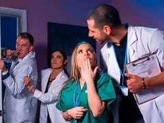 Blonde, Sucer une bite, Médecin, Branlette thaïlandaise, Hard, Mère que j'aimerais baiser, Infirmière, Nénés