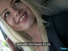 Amateur, Sucer une bite, Voiture, Tromperie, De plein air, Public