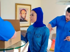Arabisch, Grosser arsch, Blasen, Hundestellung, Frau frau mann, Handjob, Interrassisch, Flotter dreier