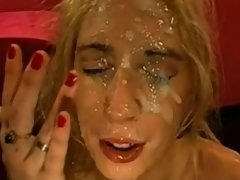 Blonde, Sucer une bite, Bukkaké, Double pénétration, Faciale, Allemand, Groupe, Mère que j'aimerais baiser