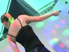 ブロンド, 衣服着たままセックス, ダンス, 異人種間, オージー, パーティ, サテン, 濡れ