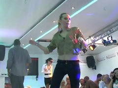 Negro, Morena, Vestidas, Bailar, Interracial, Orgía, Intercambio de parejas, Mojado