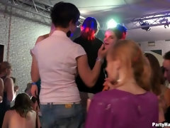 Leie, Blasen, Braunhaarige, Cfnm, Tanzen, Doppelpenetration, Orgie, Party