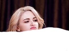 Grosse bite, Sucer une bite, En levrette, Mère que j'aimerais baiser, Seins naturels, Cheveux courts, Maigrichonne, Nénés