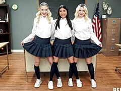 18 jaar, Grote kont, Grote lul, Pijpbeurt, Hondjeshouding, Natuurlijke tieten, Tiener, Tieten likken