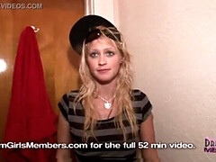 Rubia, Club, Concurso, Ginecologo, Tetas naturales, Público, Coño, Tetas