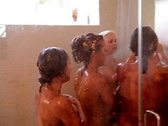 18 jaar, Grote mammen, Zoenen, Kut duiken, Geschoren, Douche, Mager, Strippen