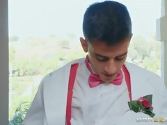 Cul, Gros seins, Brunette brune, Robe, Talons, Fille latino, Mère que j'aimerais baiser, Chatte