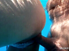 Grosse titten, Bikini, Braunhaarige, Handjob, Im freien, Pov, Weibliche ejakulation, Titten