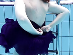 Arsch, Braunhaarige, Tschechisch, Pool, Öffentlich, Solo, Jungendliche (18+), Unter wasser