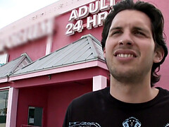 Baited guy enjoys gay gloryhole