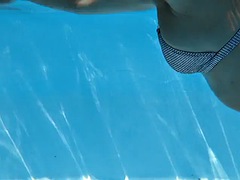 茶髪の, 淫乱熟女, プール, ポルノスター, 公共, 一人, オッパイの, 水中