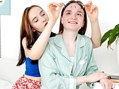 Grote mammen, Zoenen, Likken, Ondergoed, Masturbatie, Kut duiken, Geschoren, Mager