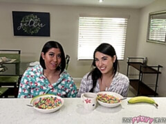 Schlafzimmer, Braunhaarige, Fingern, Küssen, Lesbisch, Lecken, Masturbation, Entkleiden