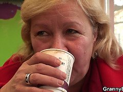 Grosse titten, Blondine, Blasen, Vollbusig, Behaart, Hardcore, Reif, Milf