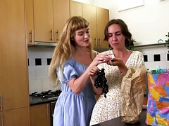 素人, 舐める尻, 美女, 指いじり, レズビアン, なめる, オーガズム, オマンコ