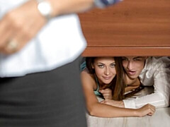 Grosser schwanz, Blasen, Braunhaarige, Hundestellung, Natürlichen titten, Büro, Jungendliche (18+), Titten