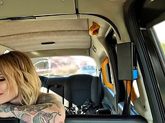 Lieveling, Grote lul, Auto, Moeder die ik wil neuken, Buiten, Panty, Rijden, Tatoeage