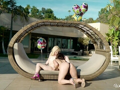 69 negenenzestig, Blond, Latijnse vrouw, Natuurlijke tieten, Feest, Klein, Kut duiken, Tieten likken