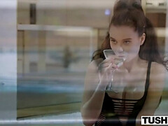 In den arsch, Blasen, Braunhaarige, Besamung, Klaffend, Muschi, Reiten, Flotter dreier