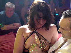 Amateur, Sucer une bite, Brunette brune, Doigter, Groupe, Mature, Rousse roux, Jarretelles