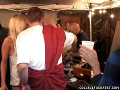 Leie, Blasen, Hochschule, Hundestellung, Schwarz, Gruppe, Milf, Party