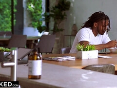 Grosse bite, Noire, Sucer une bite, Éjaculation interne, Gorge profonde, Hard, Petite femme, Chatte