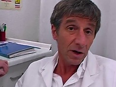 Universiteit, Sperma shot, Arts, Gapende, Hardcore, Trio, Tieten likken, Onder de rok