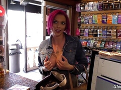 Grosse titten, Schwarz, Vollbusig, Besamung, Schwanzloch, Interrassisch, Massage, Tätowierung