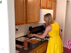 Blondine, Blasen, Vollbusig, Geile alte tussi, Schmuddelige sprache, Familie, Orgasmus, Sohn