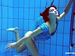 18 años, Hembra, Piscina, Coño, Pelirrojo, Solo, Adolescente, Bajo el agua