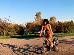 Большие сиськи, Брюнетки, Эротика, Хд, Натуральные сиськи, На природе, На публике, Сиськи