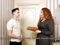 Gros cul, Plantureuse, Doigter, Mère que j'aimerais baiser, Seins naturels, Réalité, Rousse roux, Jarretelles