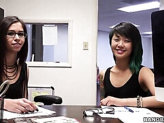 アジア人, フェラチオ, 口内発射, イく瞬間, 手コキする, なめる, ティーン, 三人