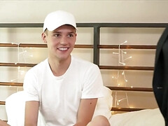 18 jaar, Grote lul, Pijpbeurt, Homo, Harig, Handbeurt, Rijpe lesbienne, Tiener