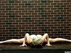 Grote mammen, Fetisj, Sportzaal, Hd, Russisch, Alleen, Tiener, Tieten likken