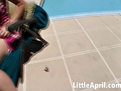 18 летние, Любители, Фетиш, Мастурбация, На природе, Крошечные, Соло, Под юбкой