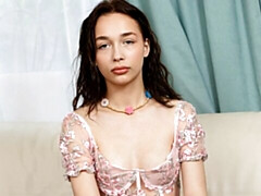 18 jahre, Leie, Braunhaarige, Natürlichen titten, Dürr, Entkleiden, Jungendliche (18+), Titten