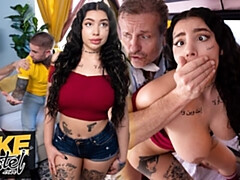 18 jaar, Grote kont, Grote mammen, Bedriegen, Sperma, Hd, Tatoeage, Trio